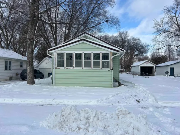 832 Dawson St, Waterloo, IA 50703