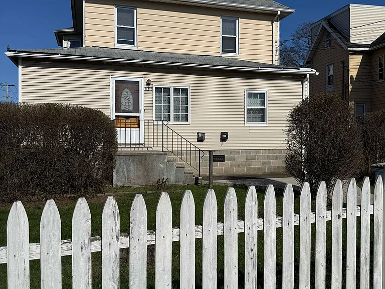 134 Woodward Ave #2 — Photo 1