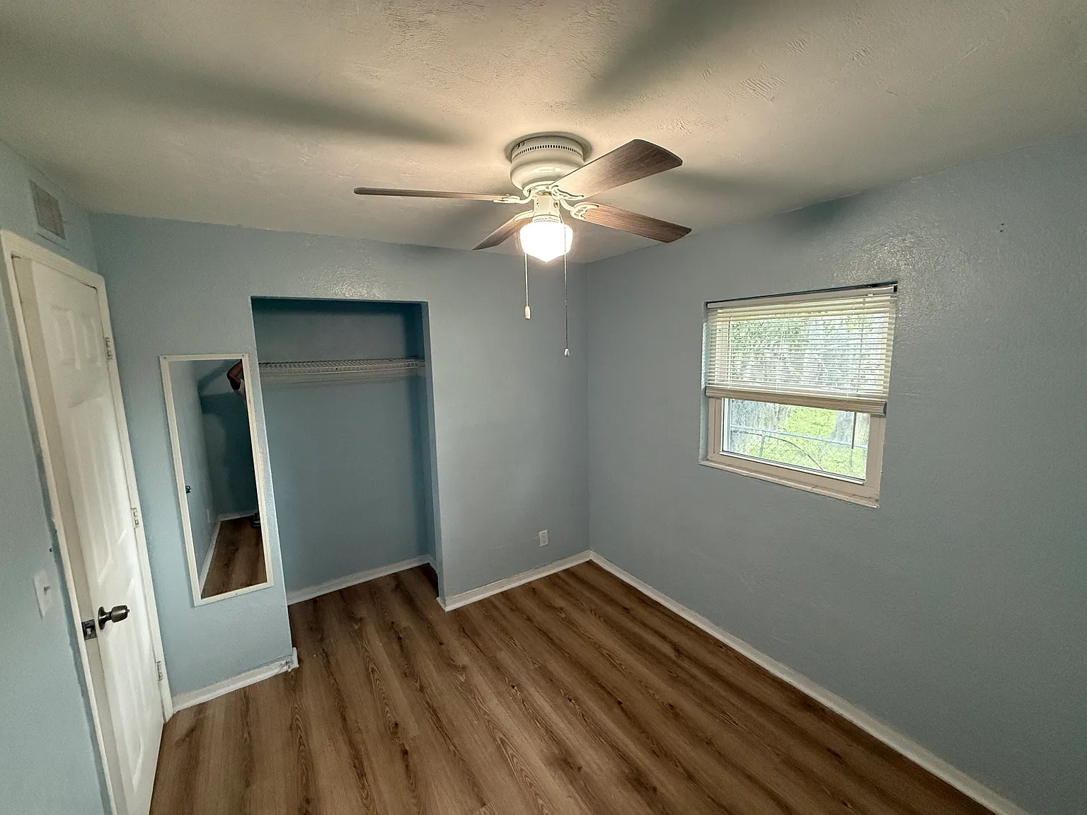 3 bed, 920 sqft, $2,275 — Photo 3