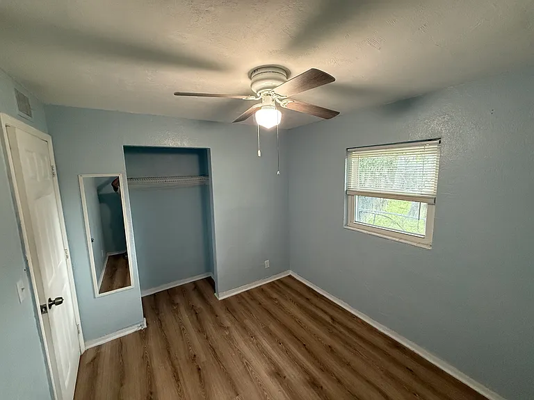 214 Graham St — Photo 3