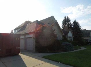 5658 Springbrook Dr, Troy, MI 48098