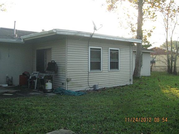 3rd image of 908 Tracy St