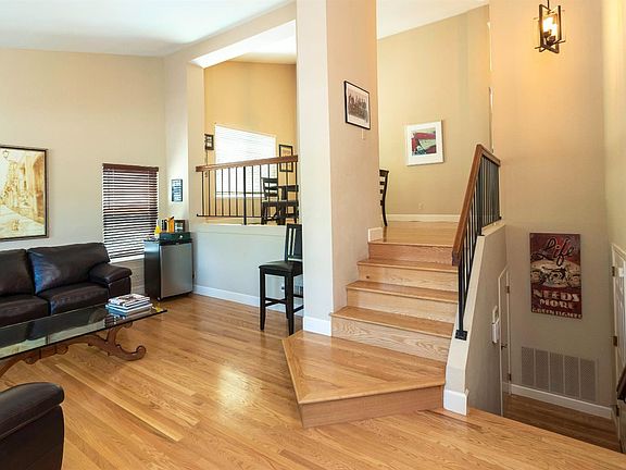 5th image of 221 Augustine Dr