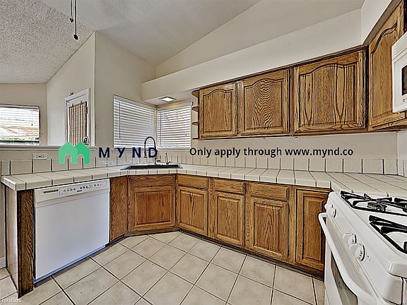 3rd image of 4909 Canadian Dr