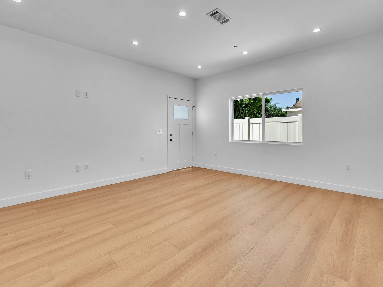 2 bed, 855 sqft, $2,850 — Photo 3