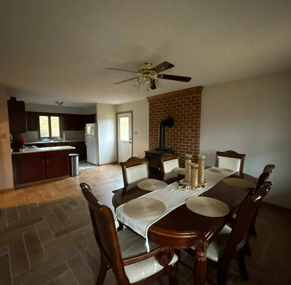 5 bed, 1936 sqft, $550 — Photo 3
