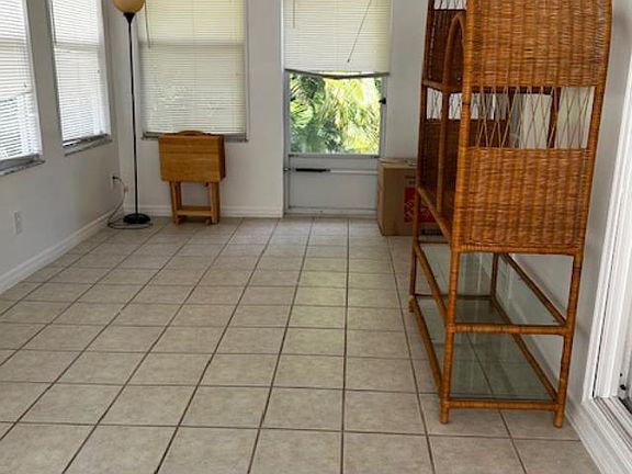 3rd image of 877 Pecan Circle