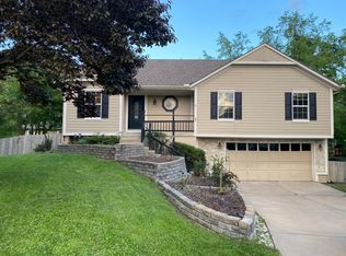 7415 W 152nd St, Overland Park, KS 66223