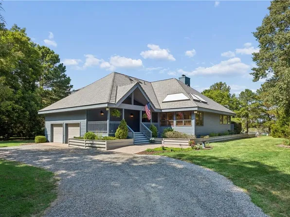 70 Finns Point Ln, Hampton, VA 23669