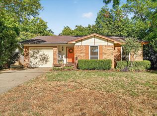 209 S Scott St, Burleson, TX 76028