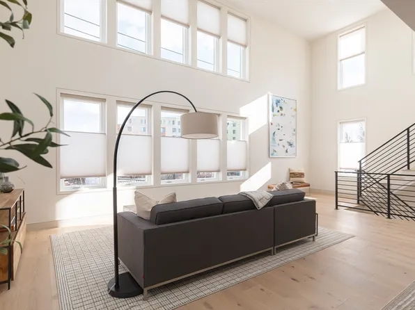 17 Smith Pl, Cambridge, MA 02138