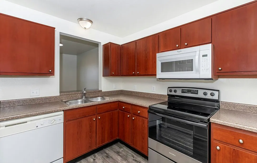 1001 East Washington Street — Photo 3