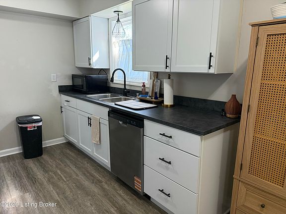 3rd image of 95 Eminence Pike