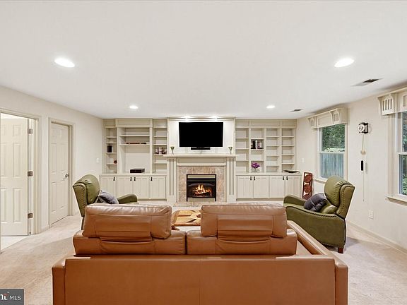 4th image of 7366 Chardon Ct