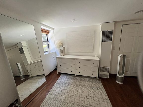 4th image of 1734 N Wilmot Ave #3