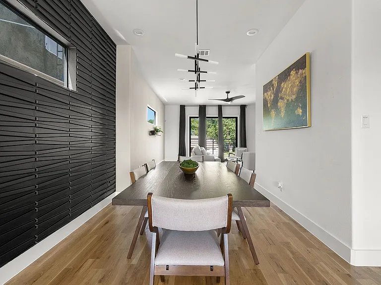 512 Avenue L — Photo 13
