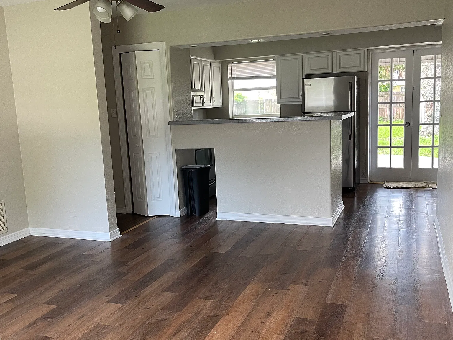 3 bed, 1.5 bath, 1100 sqft, $1,999 — Photo 3