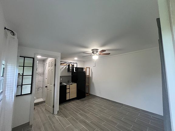 4th image of 15741 NE 14th Ave #B
