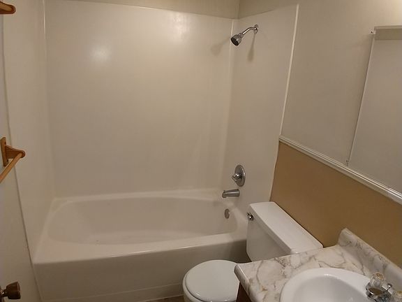 5th image of 2202 S Broadway St #2B