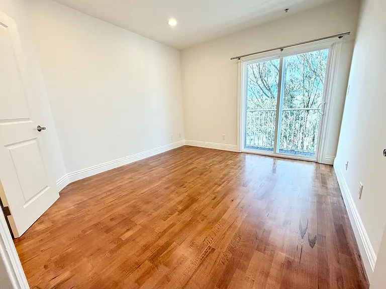 2448 Geary — Photo 14