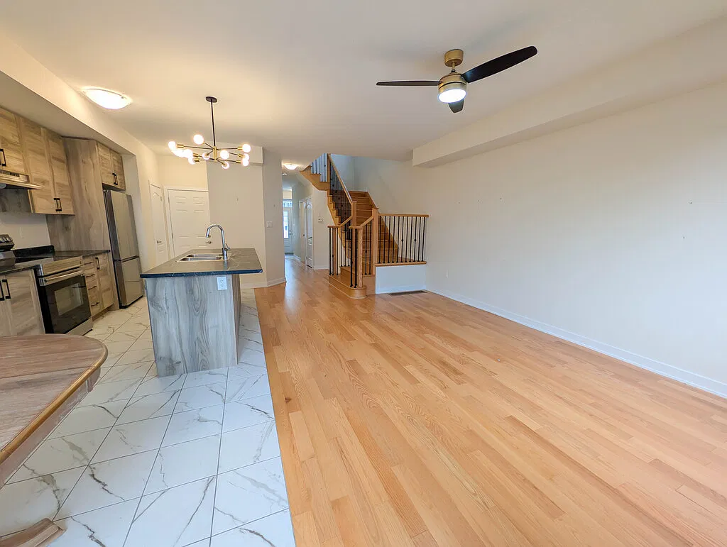 27 Aviron Crescent — Photo 4