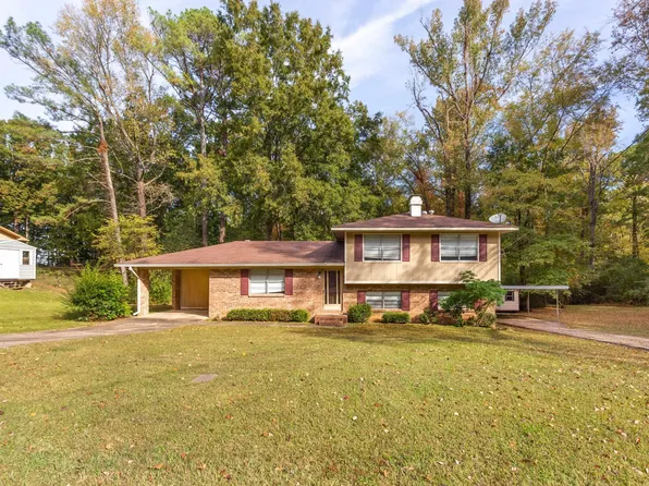 1401 Herndon Dr, Weaver, AL 36277