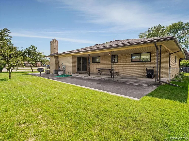 28506 Steele Dr — Photo 5