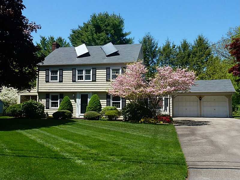 1st image of 9 Old Meadow Ln