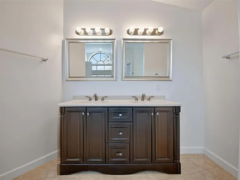 231 Wellington Dr — Photo 12