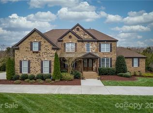 900 Wandering Way Dr, Waxhaw, NC 28173