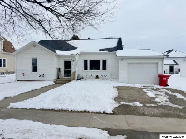 212 Park St, Sheffield, IA 50475