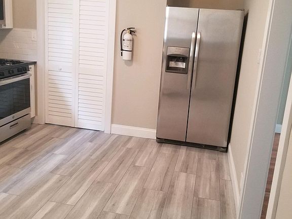 3rd image of 433 Abington Ave
