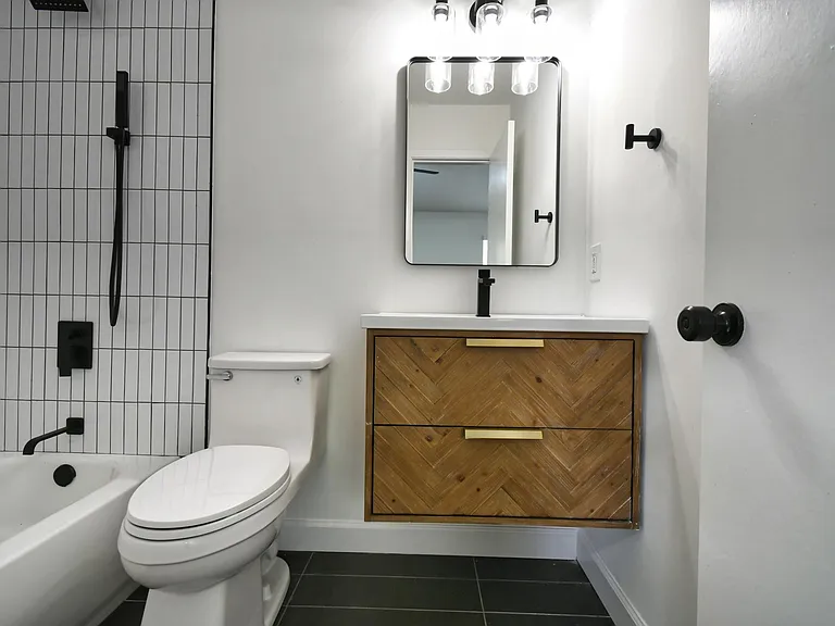 1606 Queen Anne Ct — Photo 22