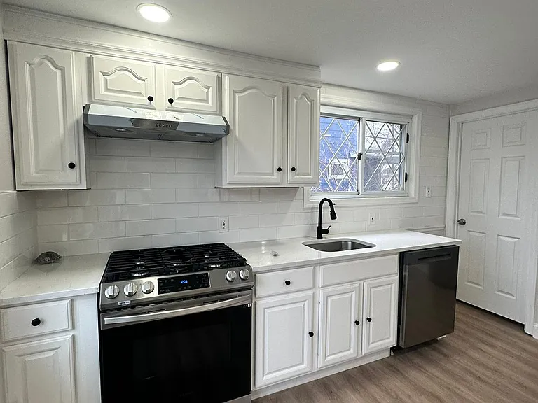 181 W Stearns St — Photo 8