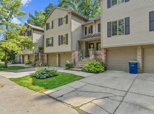 7109 Colonial Oaks Dr, Waterford, MI 48327
