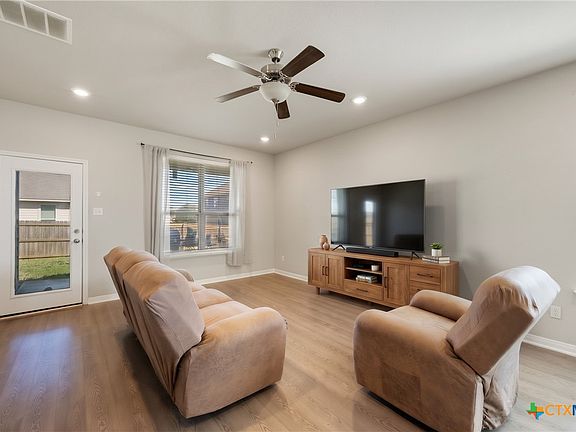 2nd image of 3611 Loma Gaile Ln