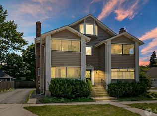 139 W Russell St FL 3, Barrington, IL