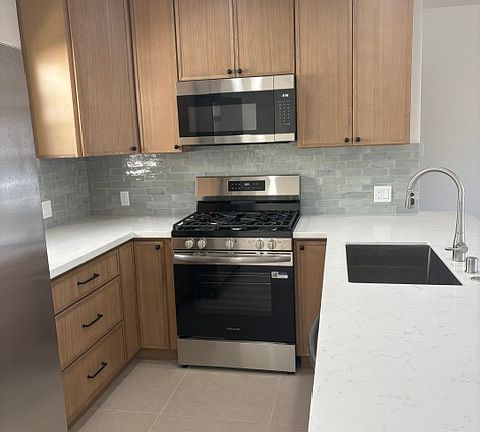 3rd image of 4061 Irving Pl APT 2