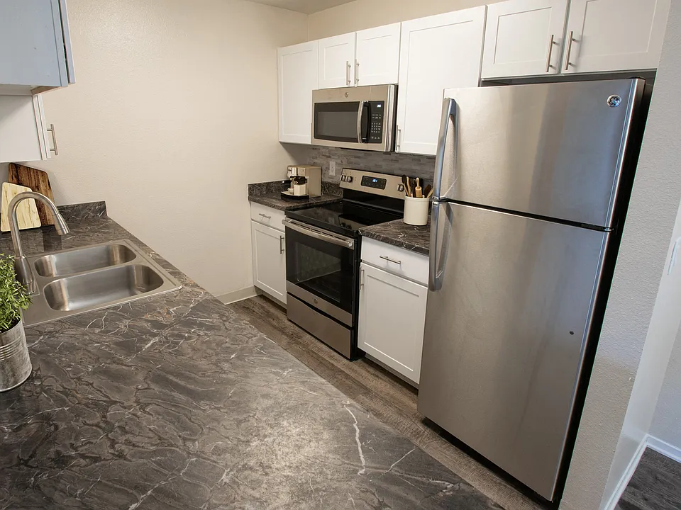 Apres Apartment Homes