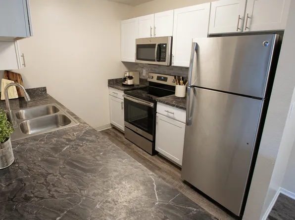 Apres Apartment Homes