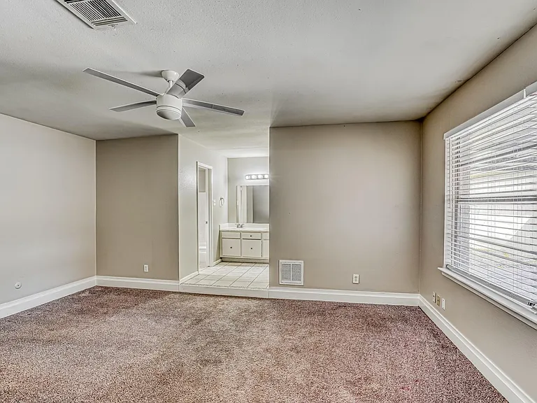 6610 Rowell Ct — Photo 10