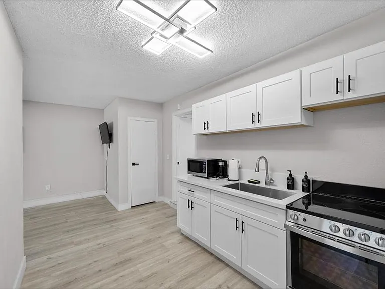 3618 Redwood St — Photo 16
