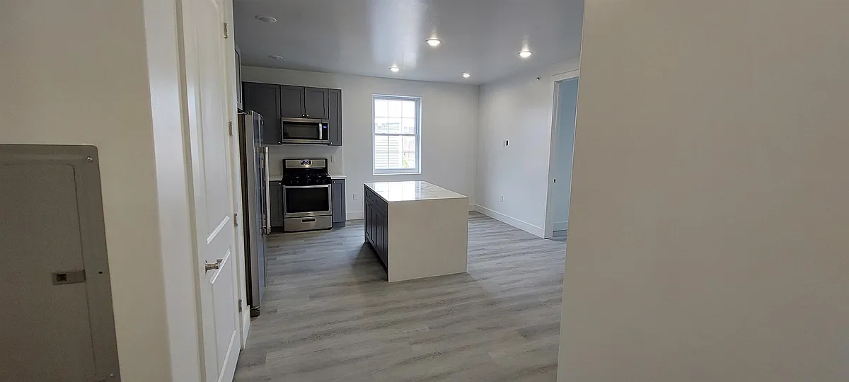 Building Photo - 273 Oak St #301