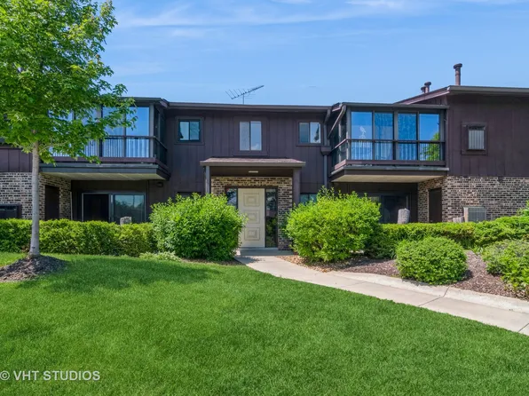 56 Pier Dr APT 204, Westmont, IL 60559