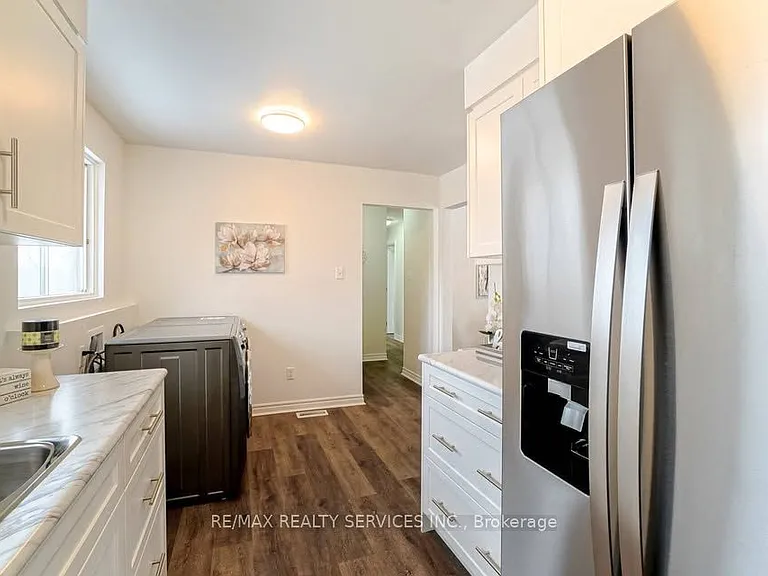 70 Montjoy Cres — Photo 7