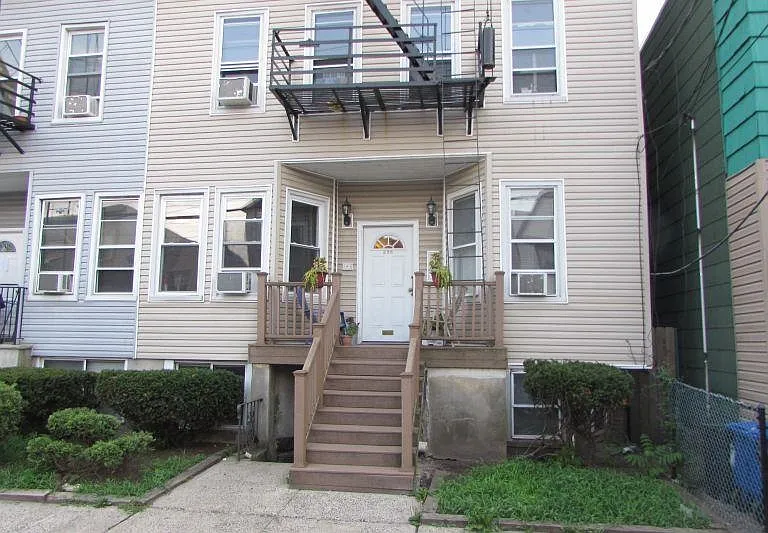 233 Griffith St #2E — Photo 12