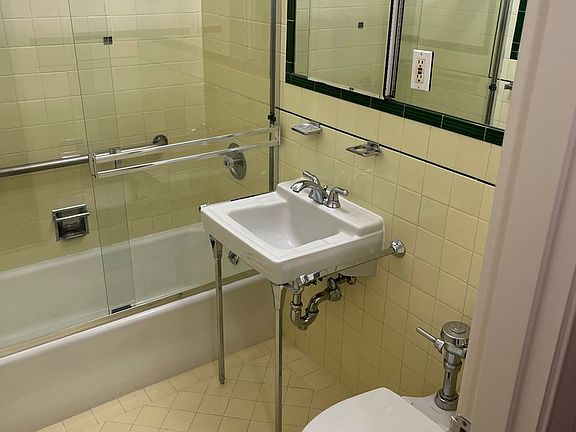 4th image of 1330 Jones St APT 305