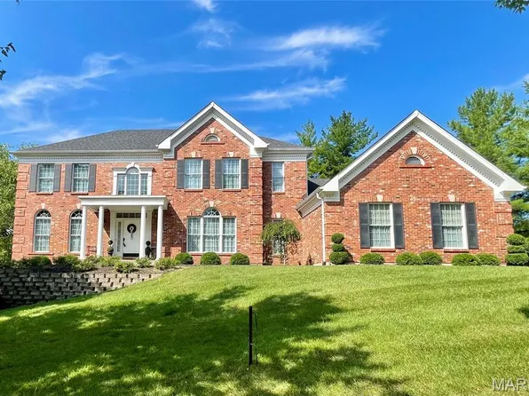 1043 Greystone Manor Pkwy, Chesterfield, MO 63005