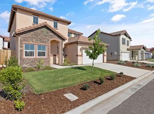 1037 Ruby Ln, Dinuba, CA 93618