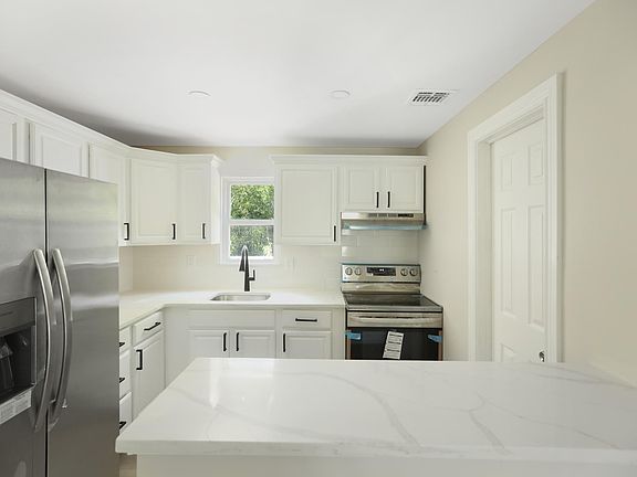 5th image of 21 Hoover Ave